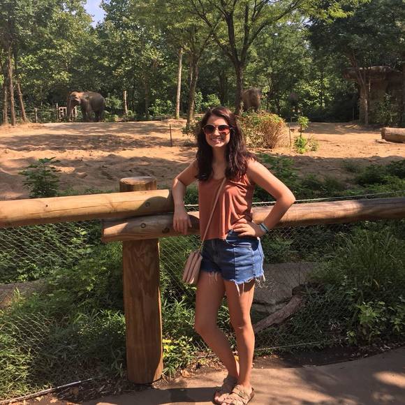 Meet your Posher, Katie - Picture 1 of 1